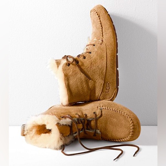 UGG Chickaree Suede Moccasin Boots Chestnut Brown - Picture 1 of 8